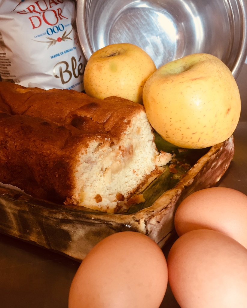 Lundi ou mardi : Quatre-quarts aux pommes fondantes