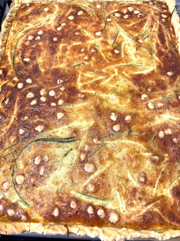 Mardi ou mercredi : Tarte maison aux courgettes, parmesan, basilic frais et noisettes