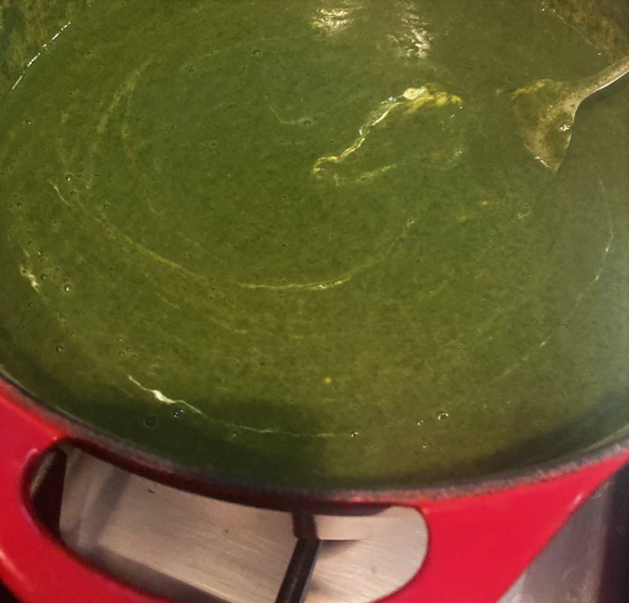 Crème d'épinards aux poires et herbes aromatiques