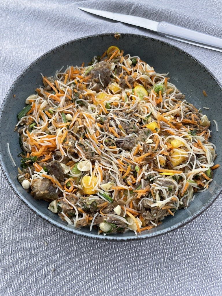 Mardi ou mercredi : Salade de pot-au-feu revisitée, vermicelle de riz, légumes croquants et noix de cajou