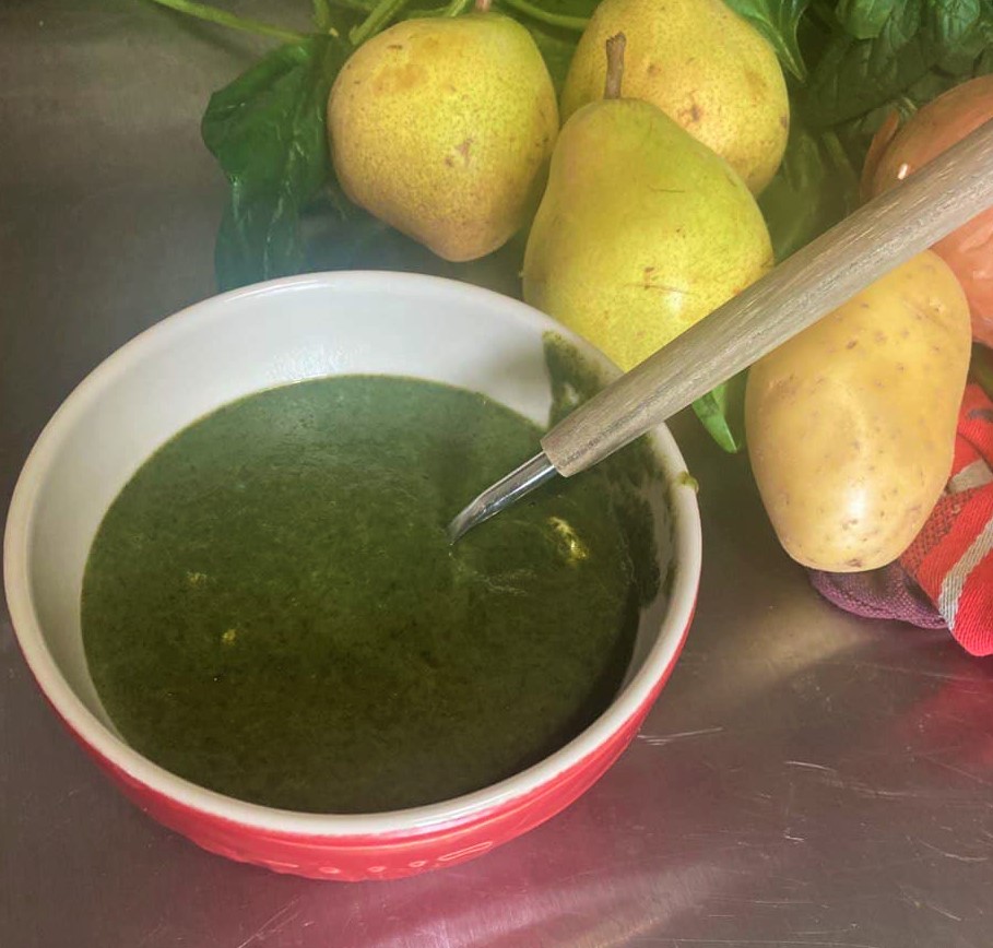 Jeudi ou vendredi : Potage onctueux d'épinards aux poires et herbes aromatiques