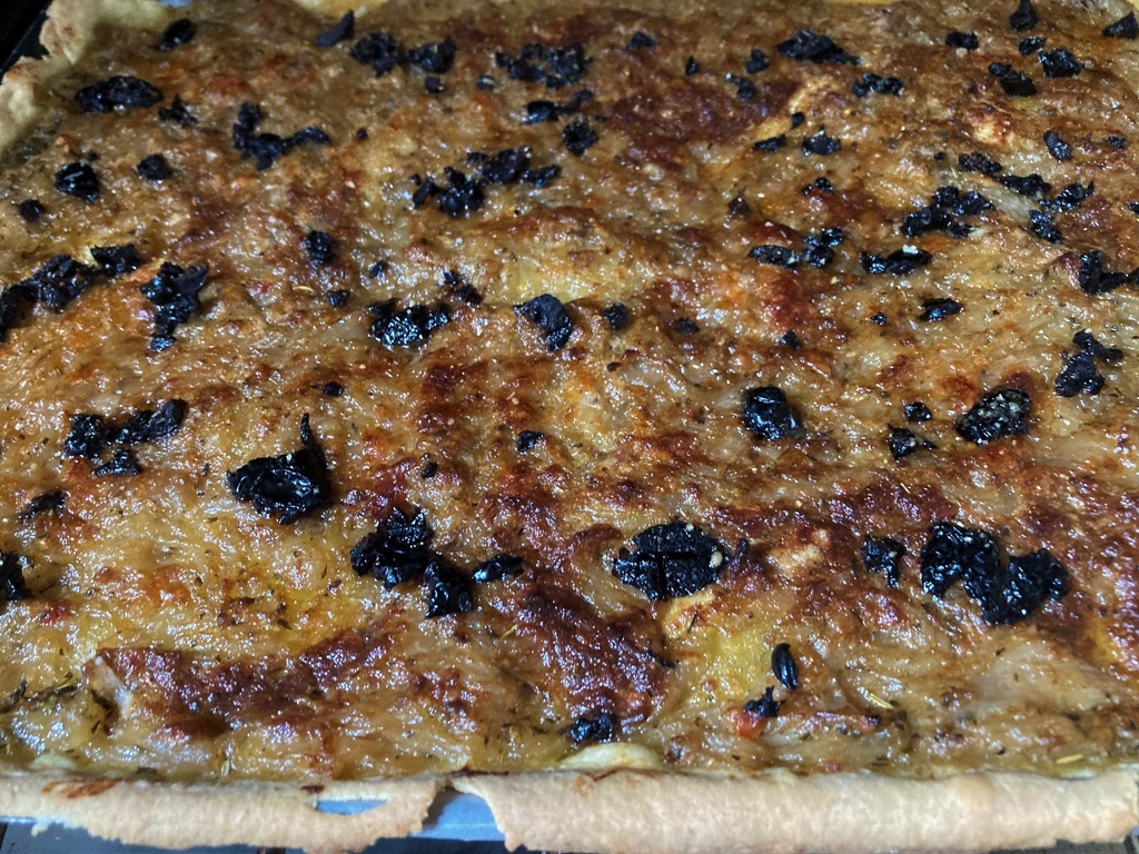 Mercredi ou jeudi : Pissaladière, olives noires, anchois et parmesan