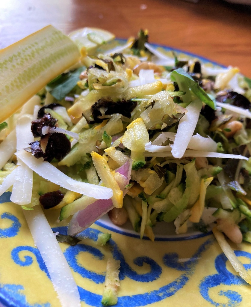 Vendredi : Salade de courgettes basilic, oignons frais ciselés, pignons et parmesan