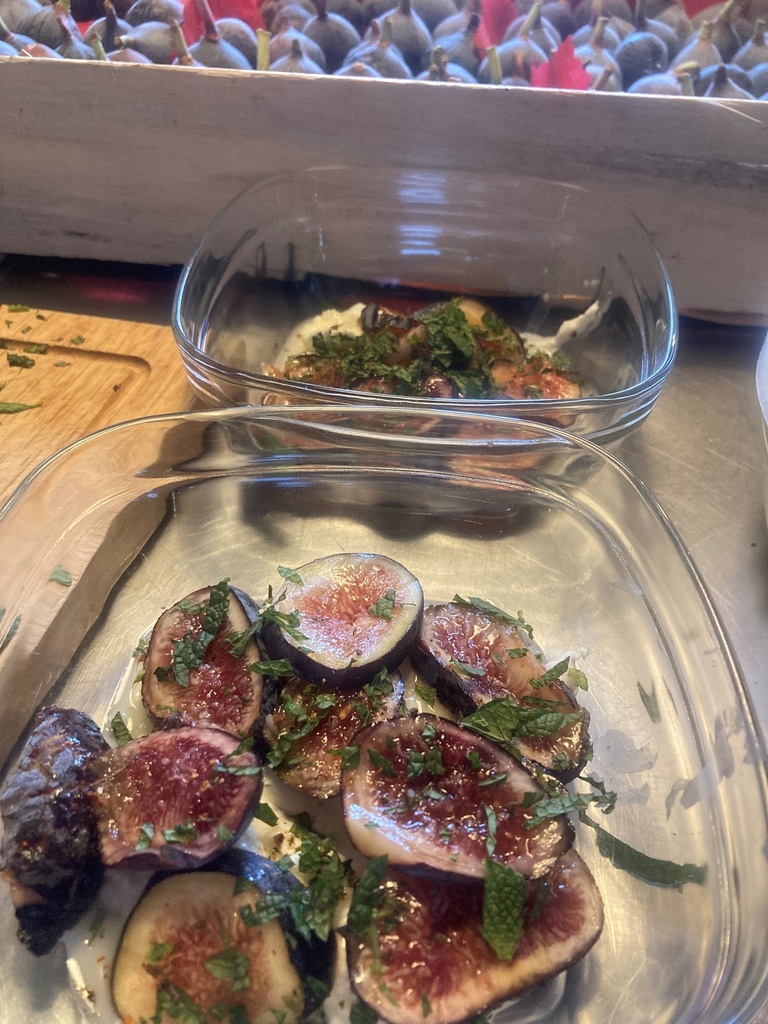 Mardi et mercredi : Salade de figues à la mozzarella marinée et à la menthe