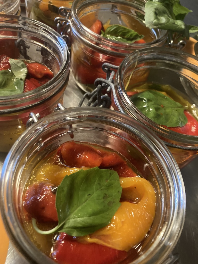 Vendredi : Poivrons pelés et marinés au basilic, vinaigrette secrète !
