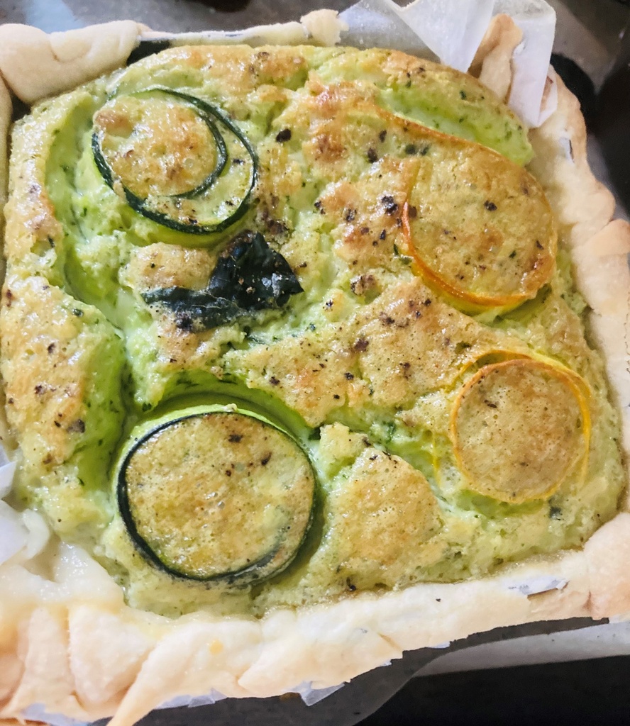 Mercredi ou jeudi : Tarte aux premières courgettes, pecorino, noisettes grillées et pesto de basilic maison