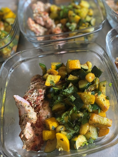 Mardi ou mercredi : Echine fondante et courgettes aux amandes et à la menthe