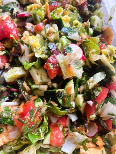 Vendredi : Salade fattouch, arômes et herbes