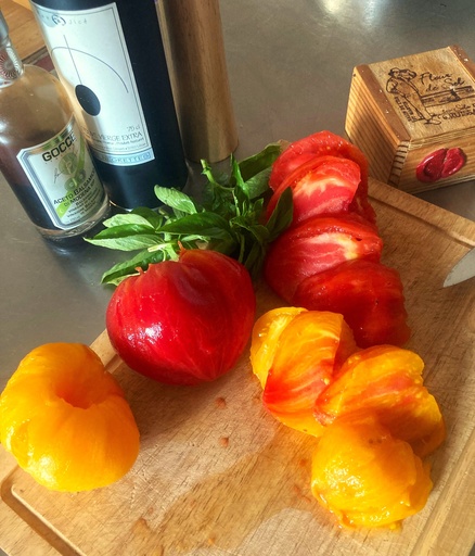 Lundi ou mardi : Salade de tomates pelées au basilic du jardin