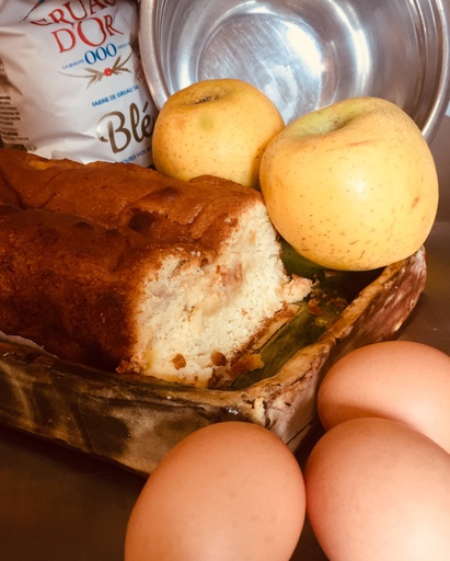 Vendredi : Quatre-quarts aux pommes fondantes